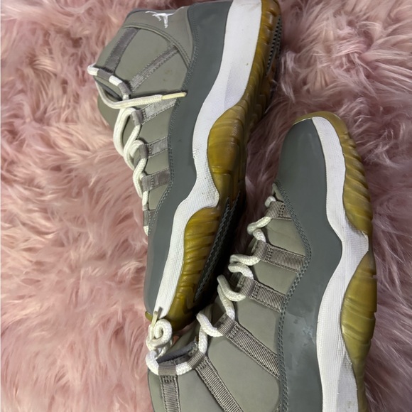 Jordan Gray and White Men's Sneakers - Picture 4 of 5